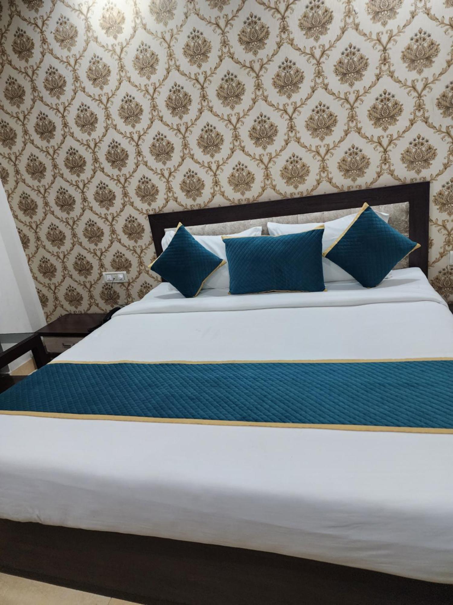 Vk Hotels & Resorts Amritsar Buitenkant foto